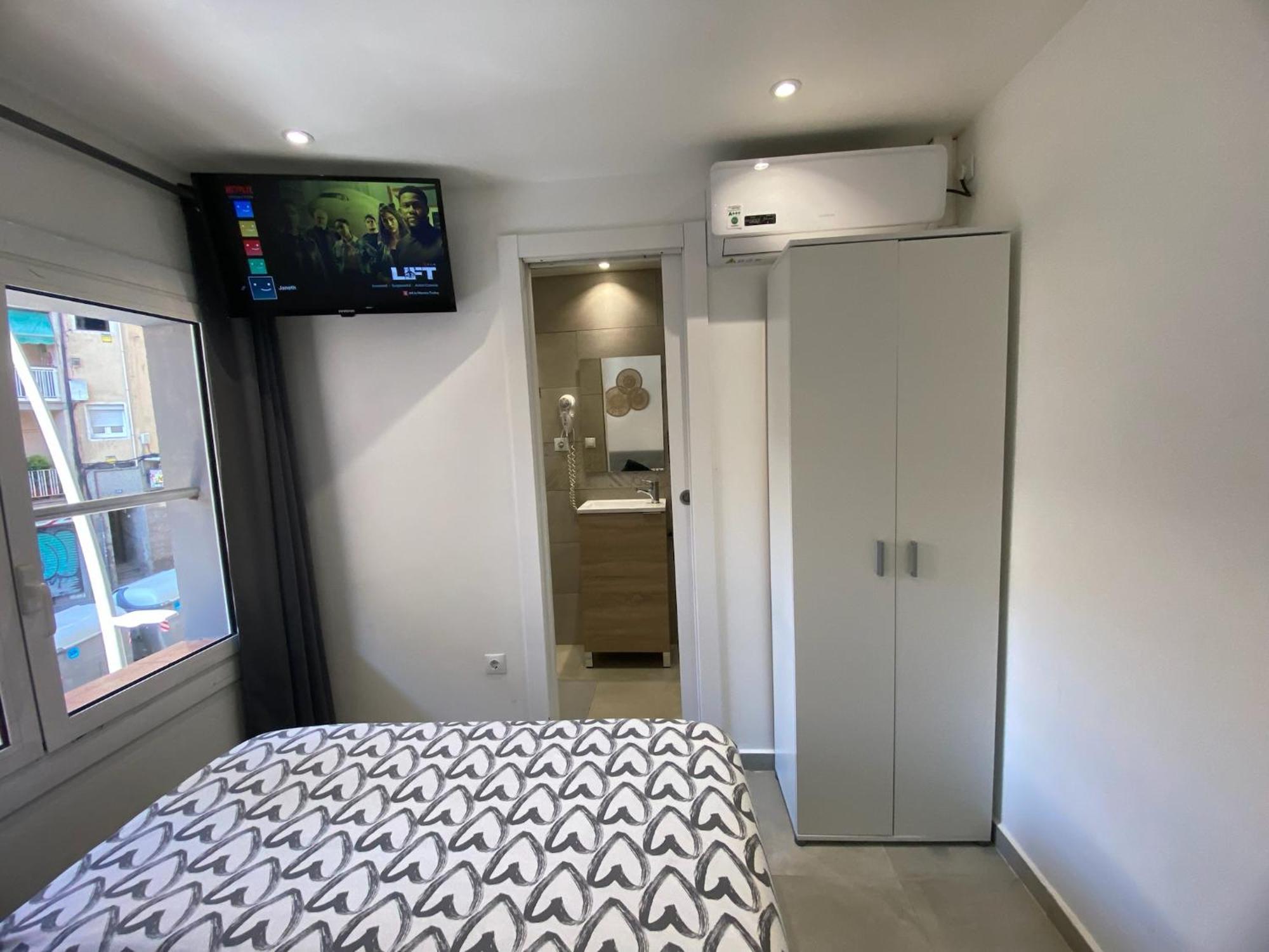 Apartamentos Con Bano Privado Frente Al Metro L5 Barcelona-Hospitalet L'Hospitalet de Llobregat Bagian luar foto