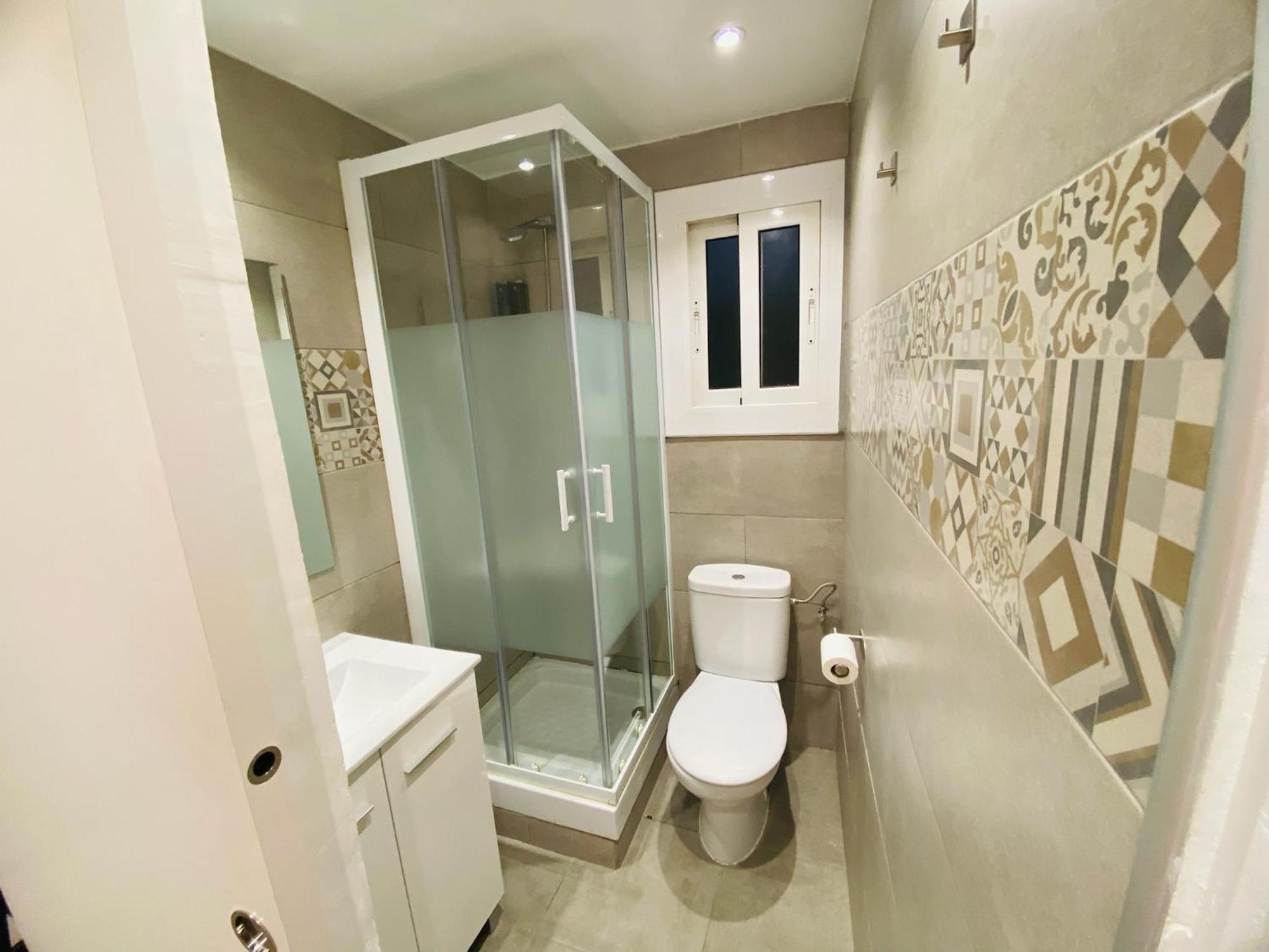 Apartamentos Con Bano Privado Frente Al Metro L5 Barcelona-Hospitalet L'Hospitalet de Llobregat Bagian luar foto