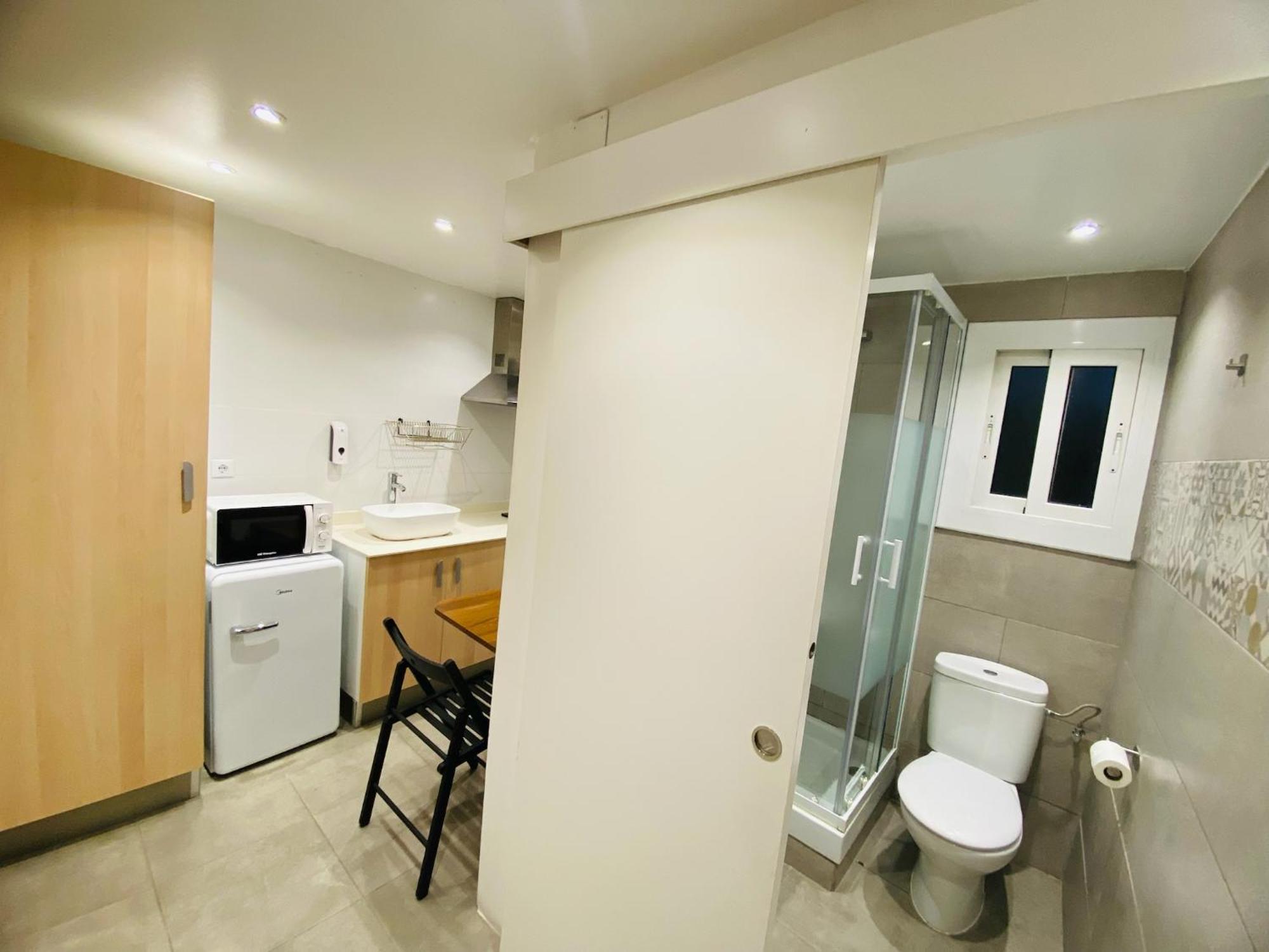 Apartamentos Con Bano Privado Frente Al Metro L5 Barcelona-Hospitalet L'Hospitalet de Llobregat Bagian luar foto