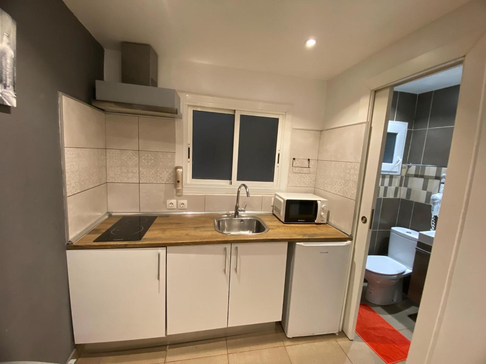 Apartamentos Con Bano Privado Frente Al Metro L5 Barcelona-Hospitalet L'Hospitalet de Llobregat Bagian luar foto