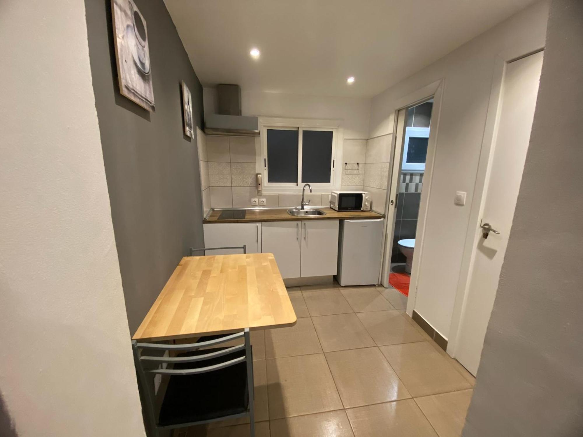 Apartamentos Con Bano Privado Frente Al Metro L5 Barcelona-Hospitalet L'Hospitalet de Llobregat Bagian luar foto