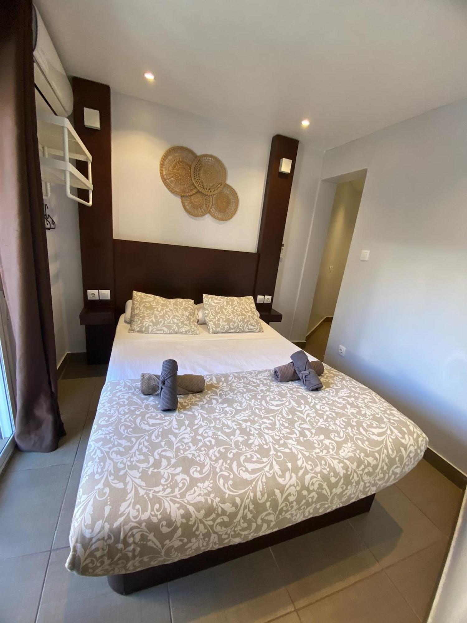Apartamentos Con Bano Privado Frente Al Metro L5 Barcelona-Hospitalet L'Hospitalet de Llobregat Bagian luar foto