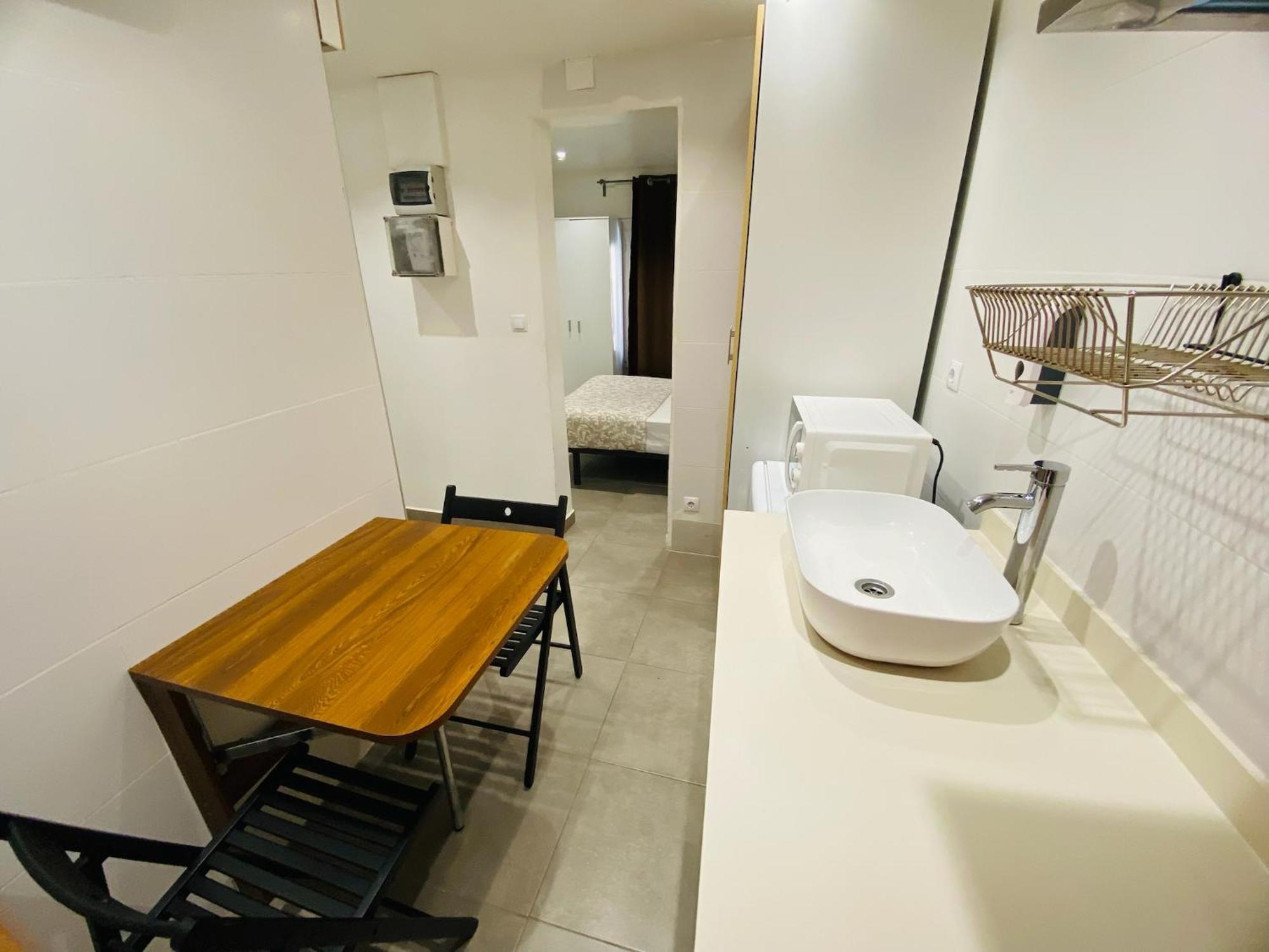 Apartamentos Con Bano Privado Frente Al Metro L5 Barcelona-Hospitalet L'Hospitalet de Llobregat Bagian luar foto
