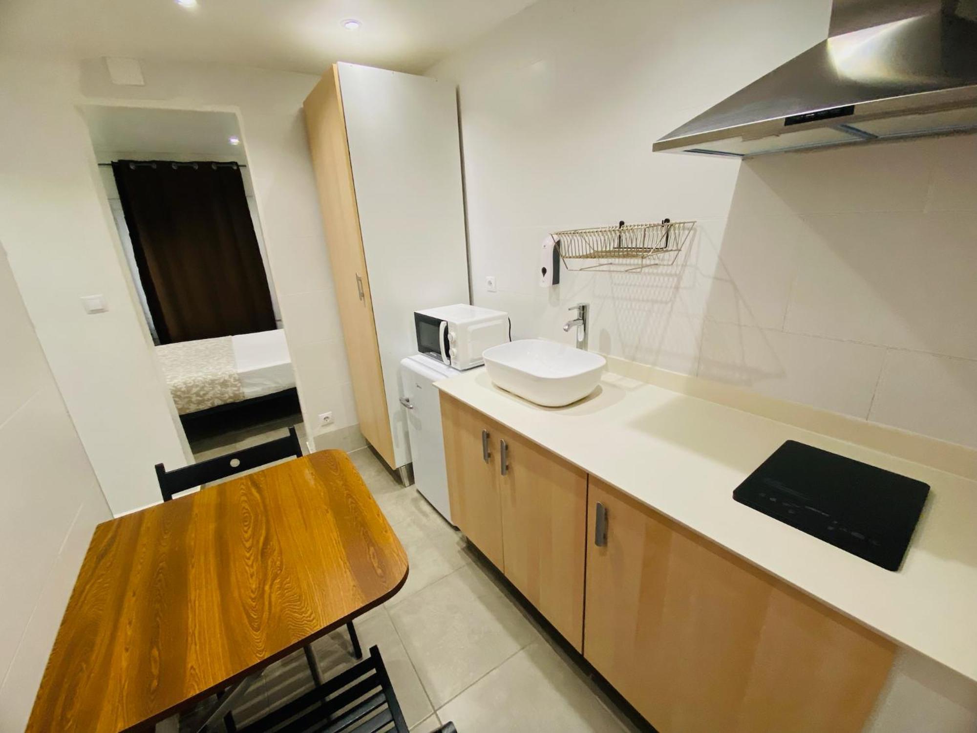 Apartamentos Con Bano Privado Frente Al Metro L5 Barcelona-Hospitalet L'Hospitalet de Llobregat Bagian luar foto