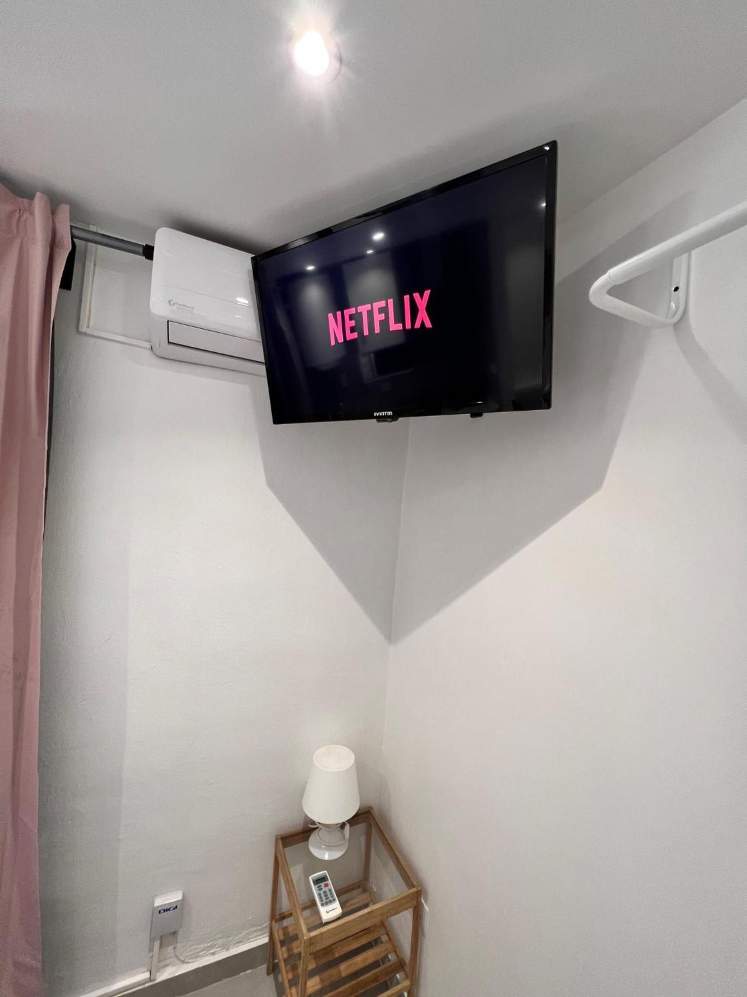 Apartamentos Con Bano Privado Frente Al Metro L5 Barcelona-Hospitalet L'Hospitalet de Llobregat Bagian luar foto