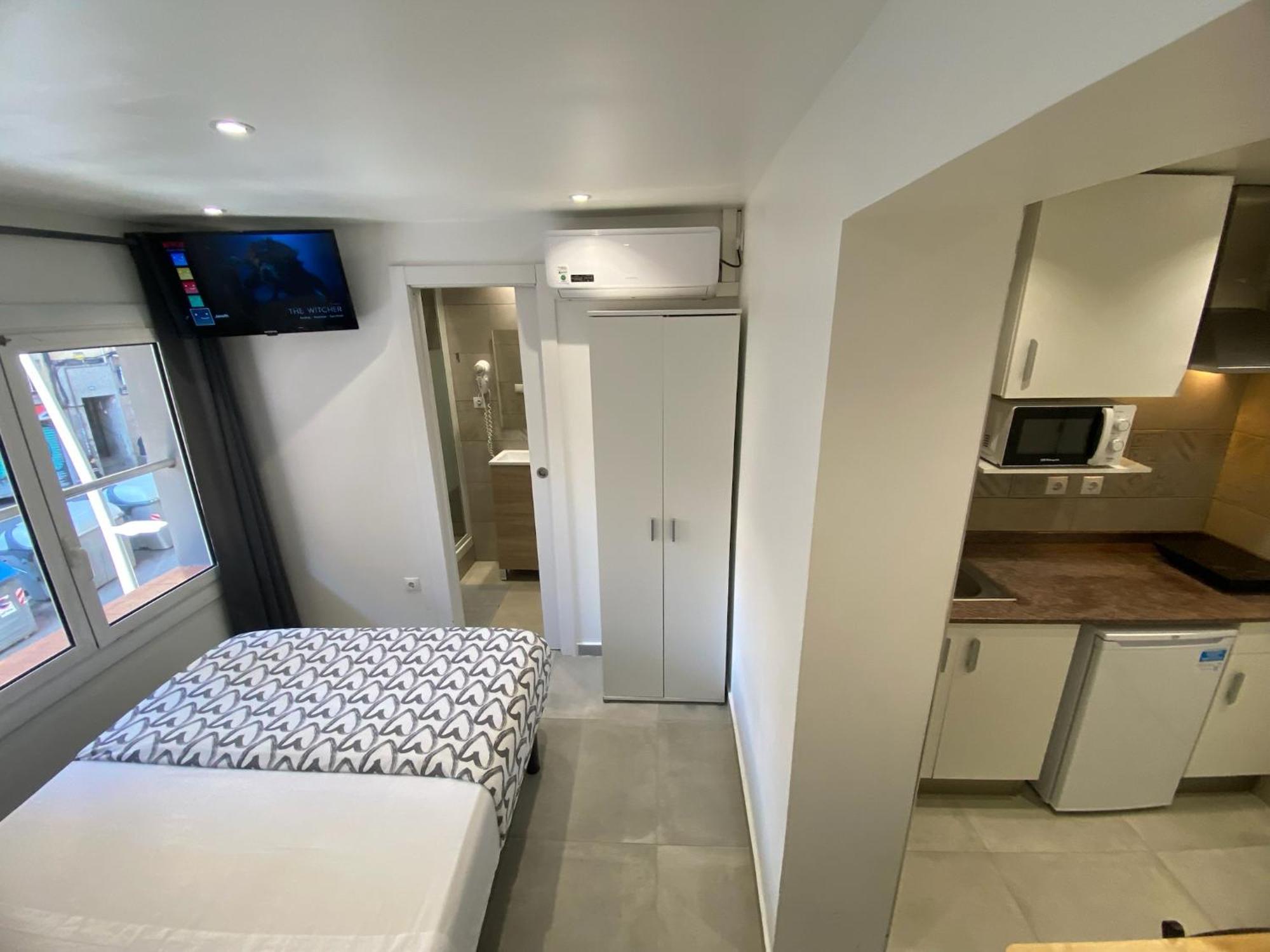 Apartamentos Con Bano Privado Frente Al Metro L5 Barcelona-Hospitalet L'Hospitalet de Llobregat Bagian luar foto