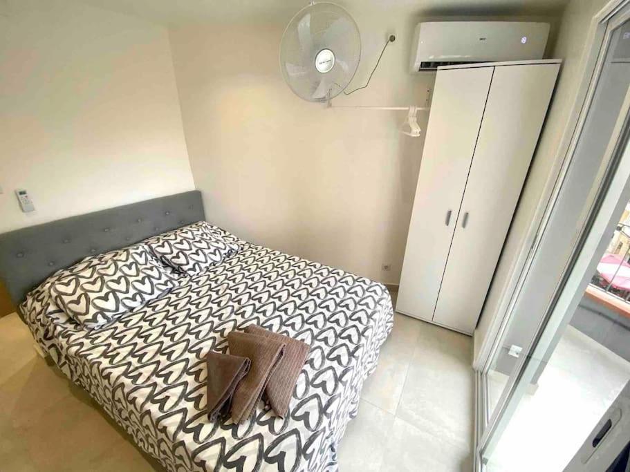 Apartamentos Con Bano Privado Frente Al Metro L5 Barcelona-Hospitalet L'Hospitalet de Llobregat Bagian luar foto