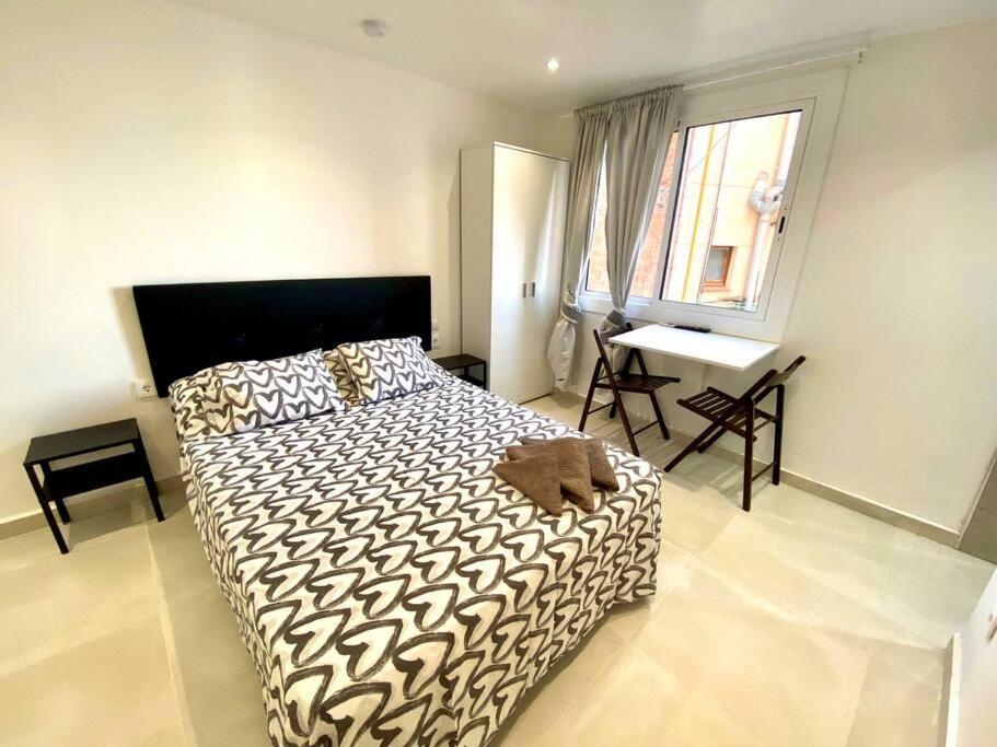 Apartamentos Con Bano Privado Frente Al Metro L5 Barcelona-Hospitalet L'Hospitalet de Llobregat Bagian luar foto