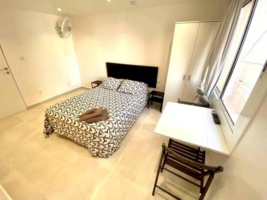 Apartamentos Con Bano Privado Frente Al Metro L5 Barcelona-Hospitalet L'Hospitalet de Llobregat Bagian luar foto