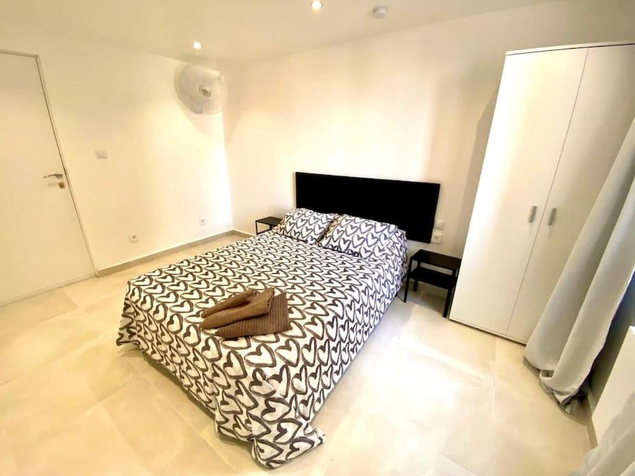 Apartamentos Con Bano Privado Frente Al Metro L5 Barcelona-Hospitalet L'Hospitalet de Llobregat Bagian luar foto