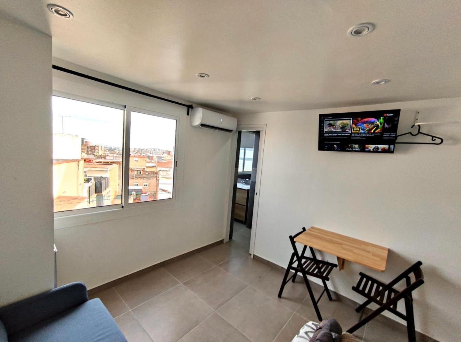 Apartamentos Con Bano Privado Frente Al Metro L5 Barcelona-Hospitalet L'Hospitalet de Llobregat Bagian luar foto