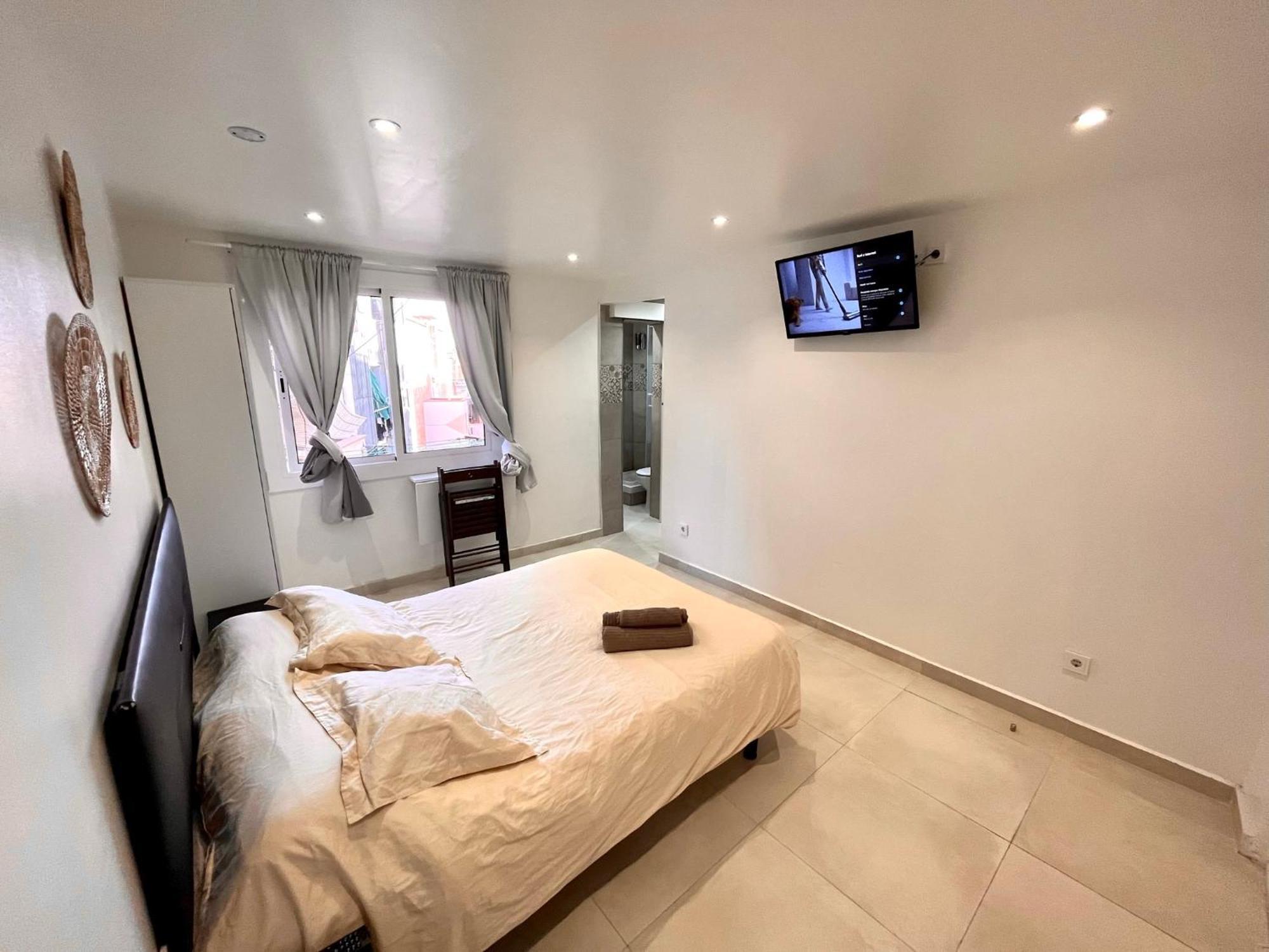 Apartamentos Con Bano Privado Frente Al Metro L5 Barcelona-Hospitalet L'Hospitalet de Llobregat Bagian luar foto