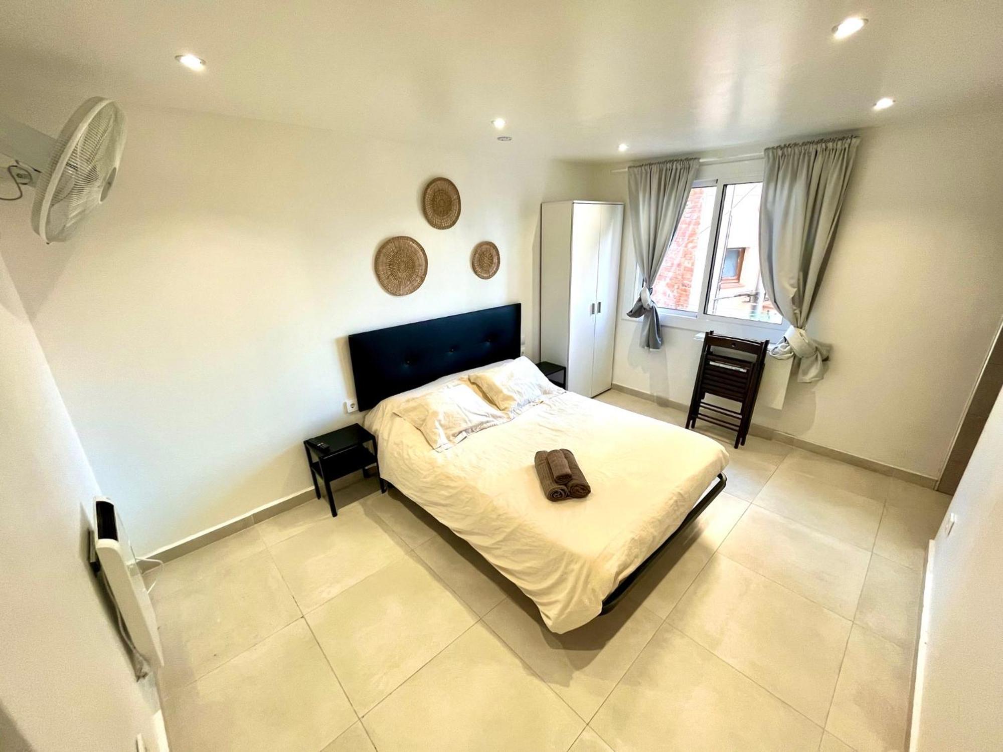 Apartamentos Con Bano Privado Frente Al Metro L5 Barcelona-Hospitalet L'Hospitalet de Llobregat Bagian luar foto