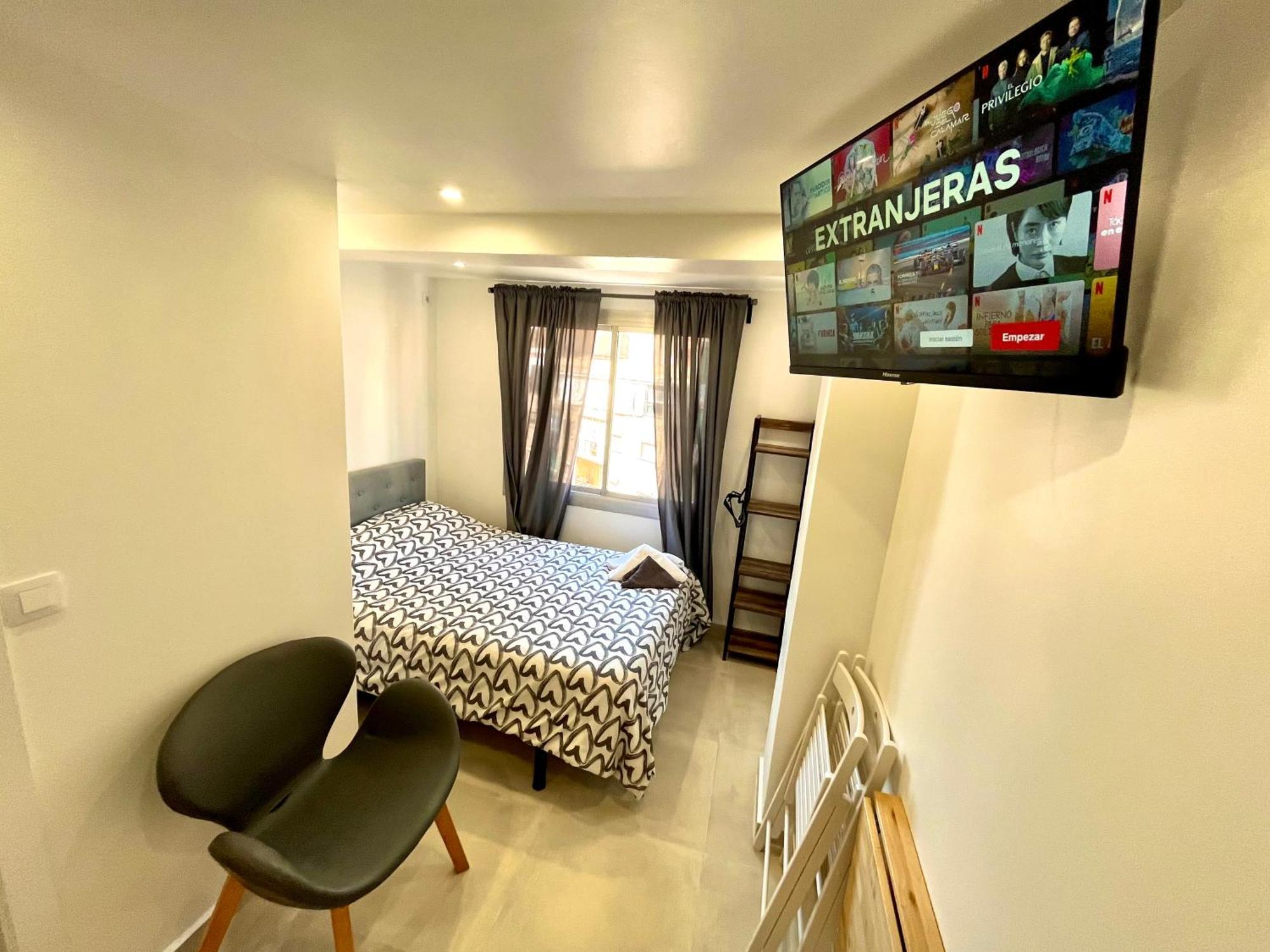 Apartamentos Con Bano Privado Frente Al Metro L5 Barcelona-Hospitalet L'Hospitalet de Llobregat Bagian luar foto