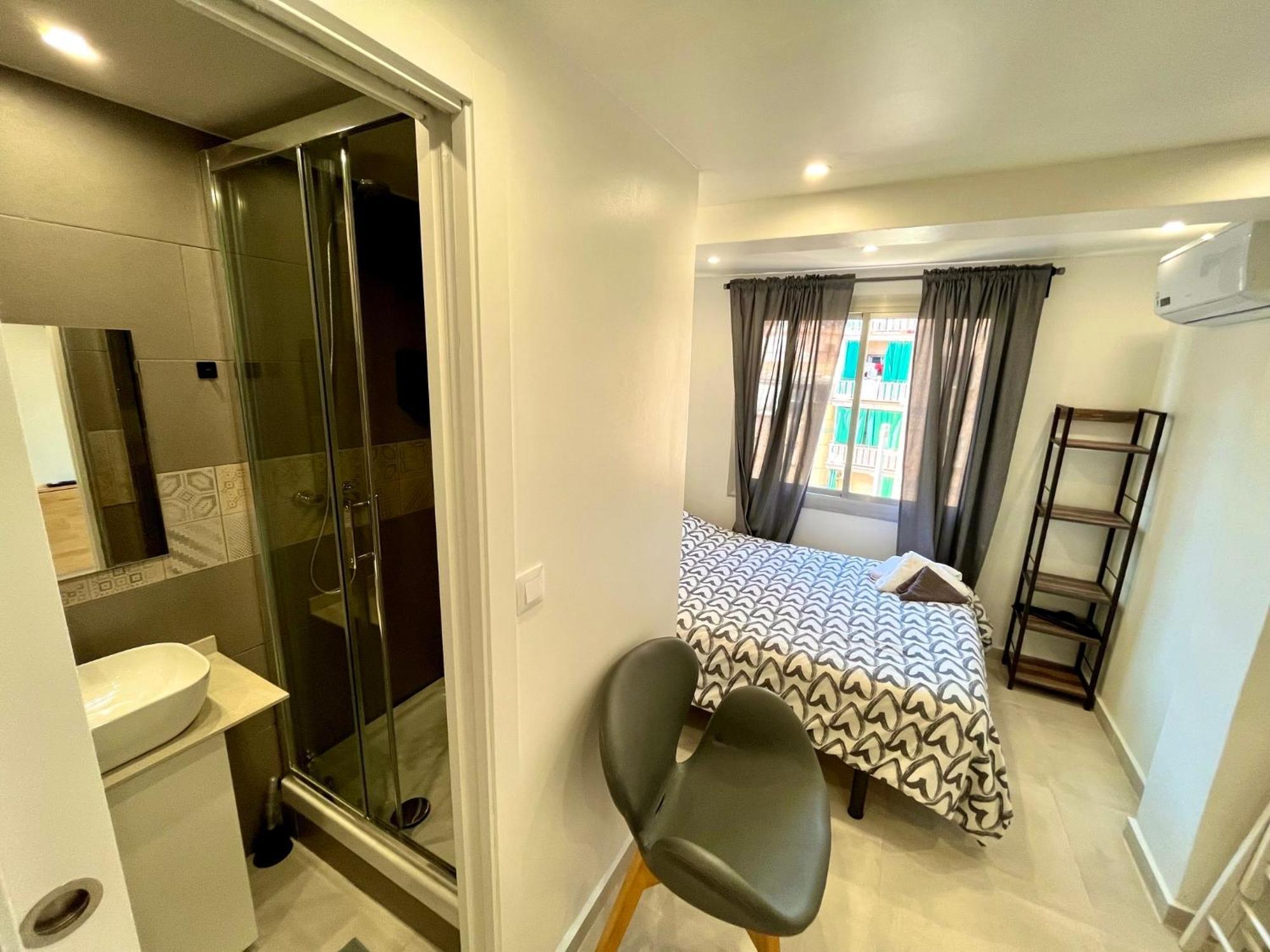 Apartamentos Con Bano Privado Frente Al Metro L5 Barcelona-Hospitalet L'Hospitalet de Llobregat Bagian luar foto