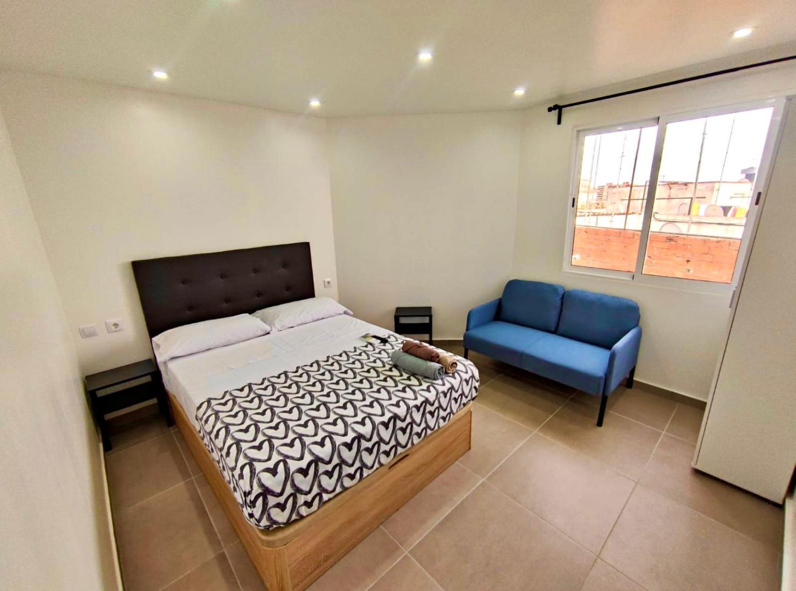 Apartamentos Con Bano Privado Frente Al Metro L5 Barcelona-Hospitalet L'Hospitalet de Llobregat Bagian luar foto