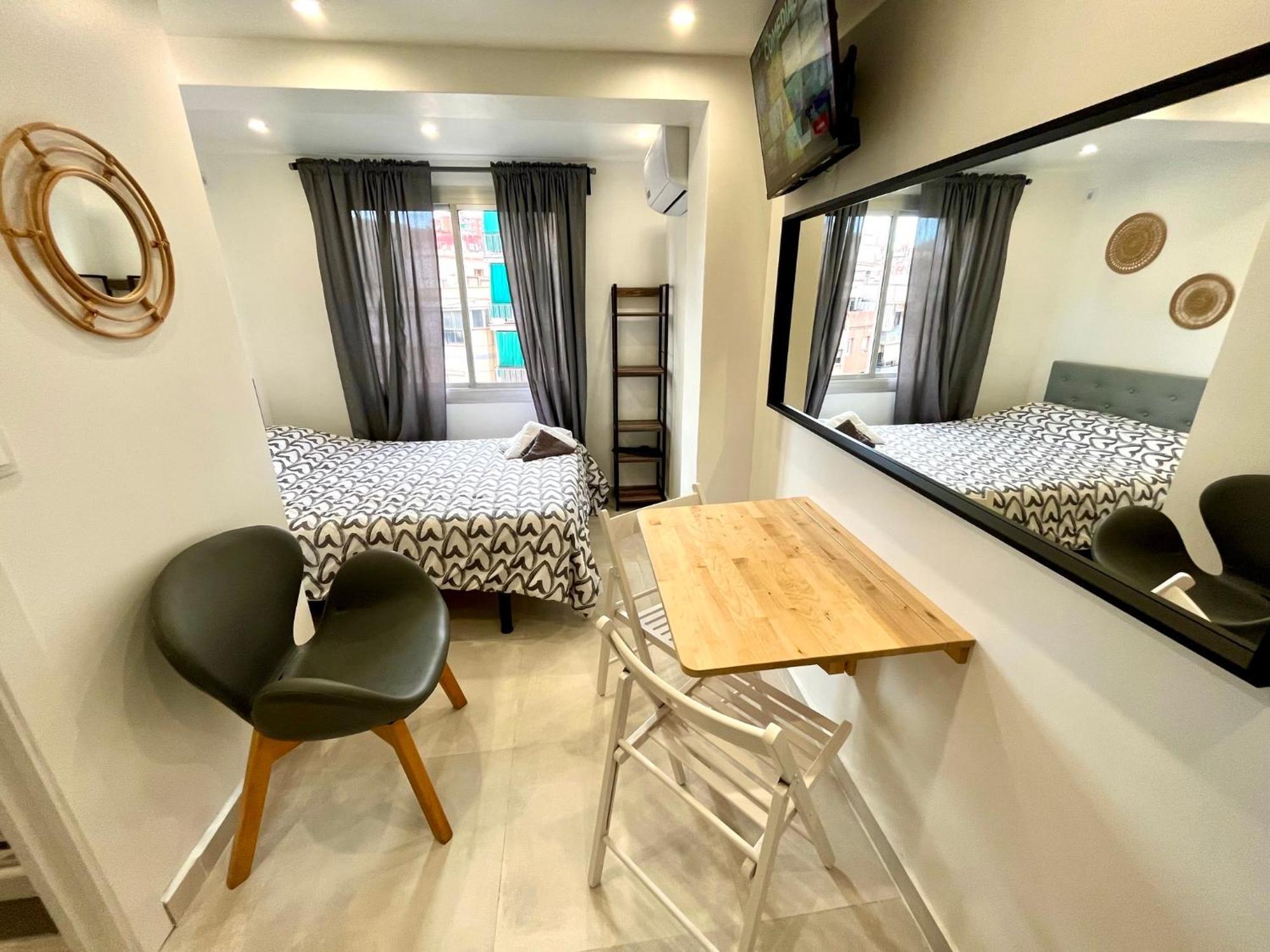 Apartamentos Con Bano Privado Frente Al Metro L5 Barcelona-Hospitalet L'Hospitalet de Llobregat Bagian luar foto