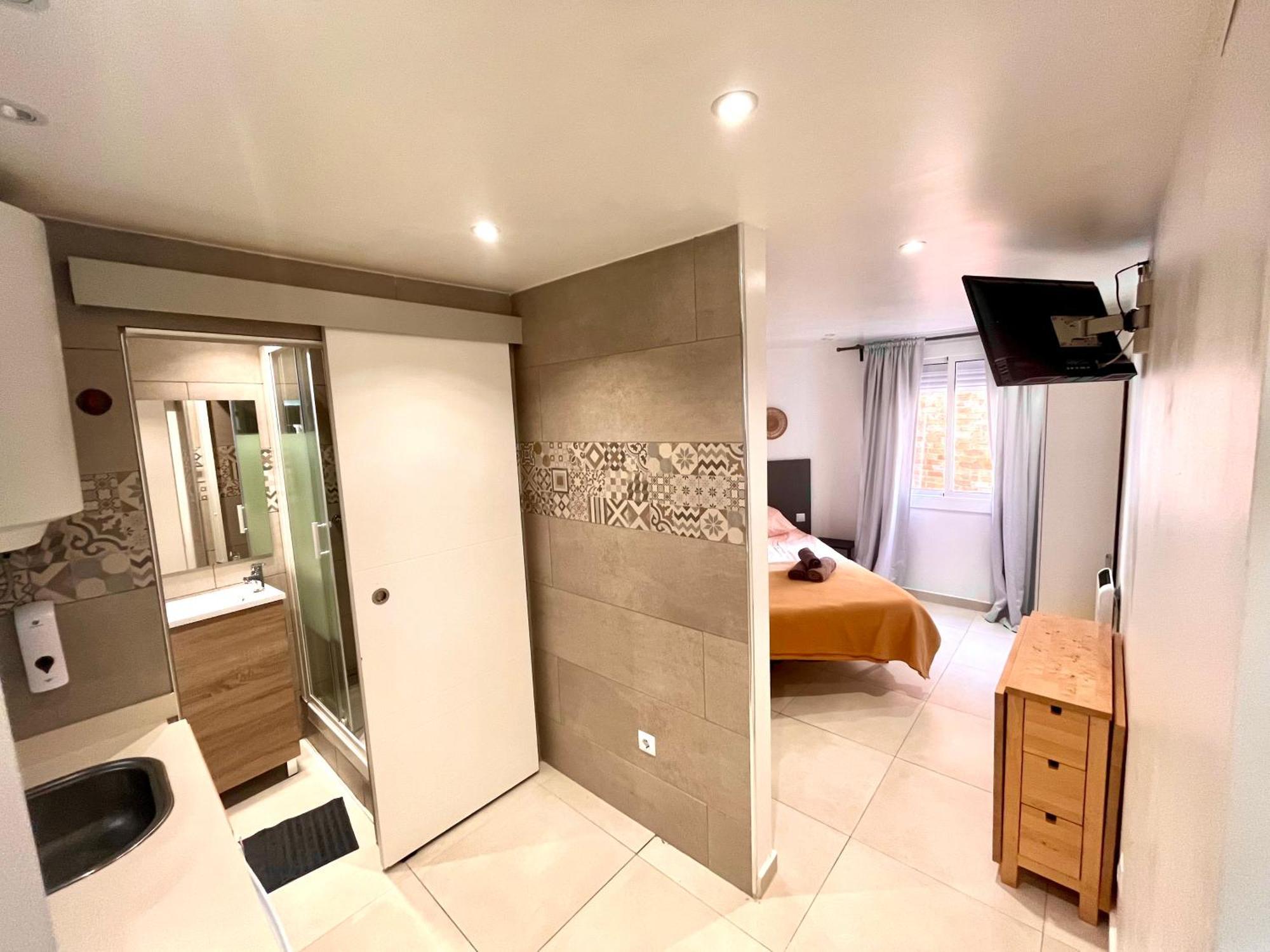 Apartamentos Con Bano Privado Frente Al Metro L5 Barcelona-Hospitalet L'Hospitalet de Llobregat Bagian luar foto