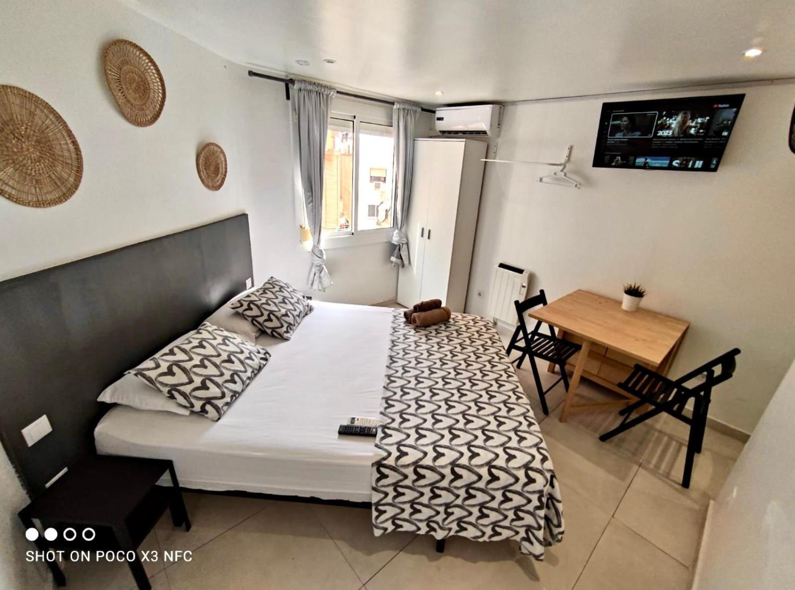 Apartamentos Con Bano Privado Frente Al Metro L5 Barcelona-Hospitalet L'Hospitalet de Llobregat Bagian luar foto