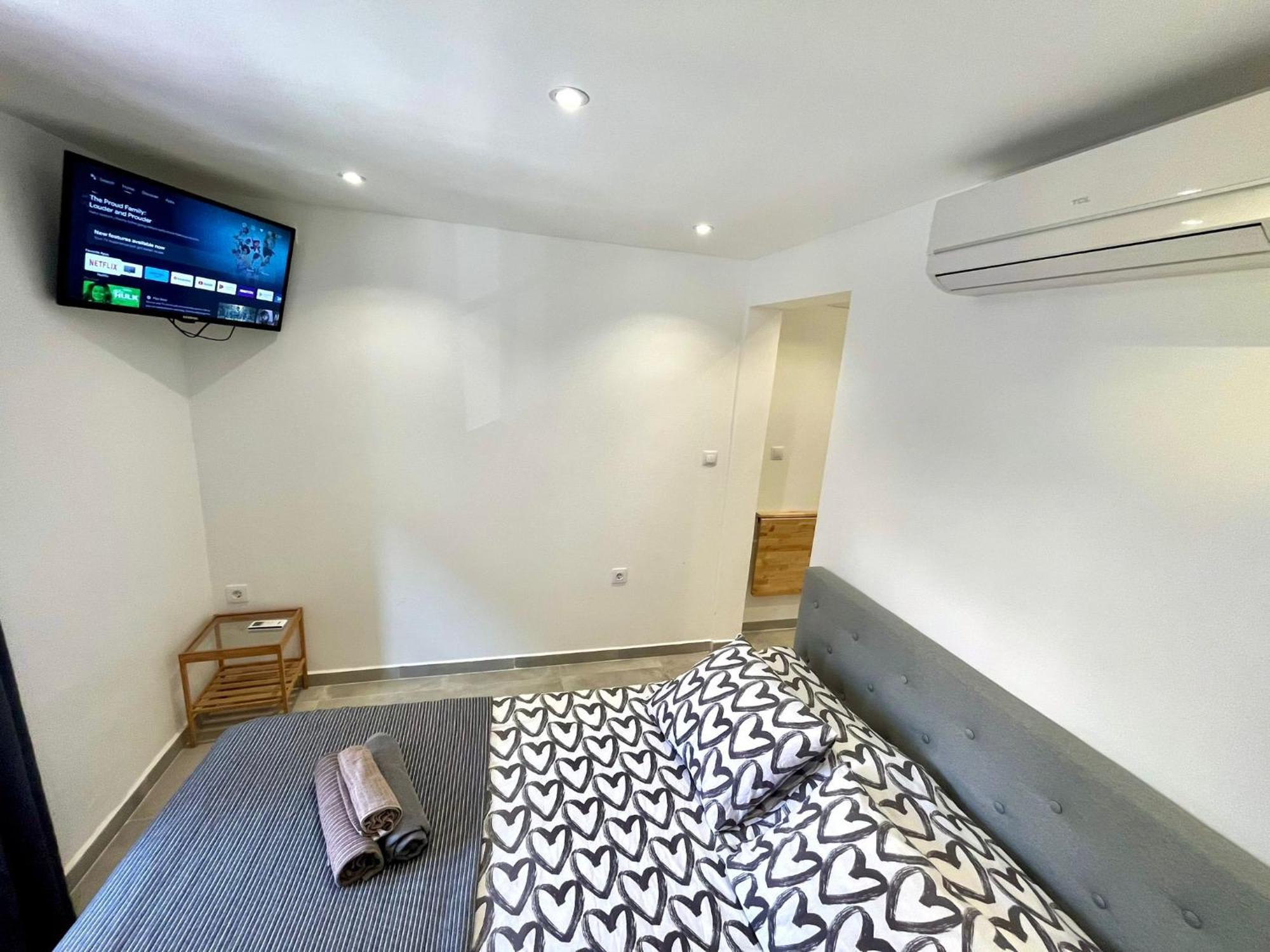 Apartamentos Con Bano Privado Frente Al Metro L5 Barcelona-Hospitalet L'Hospitalet de Llobregat Bagian luar foto