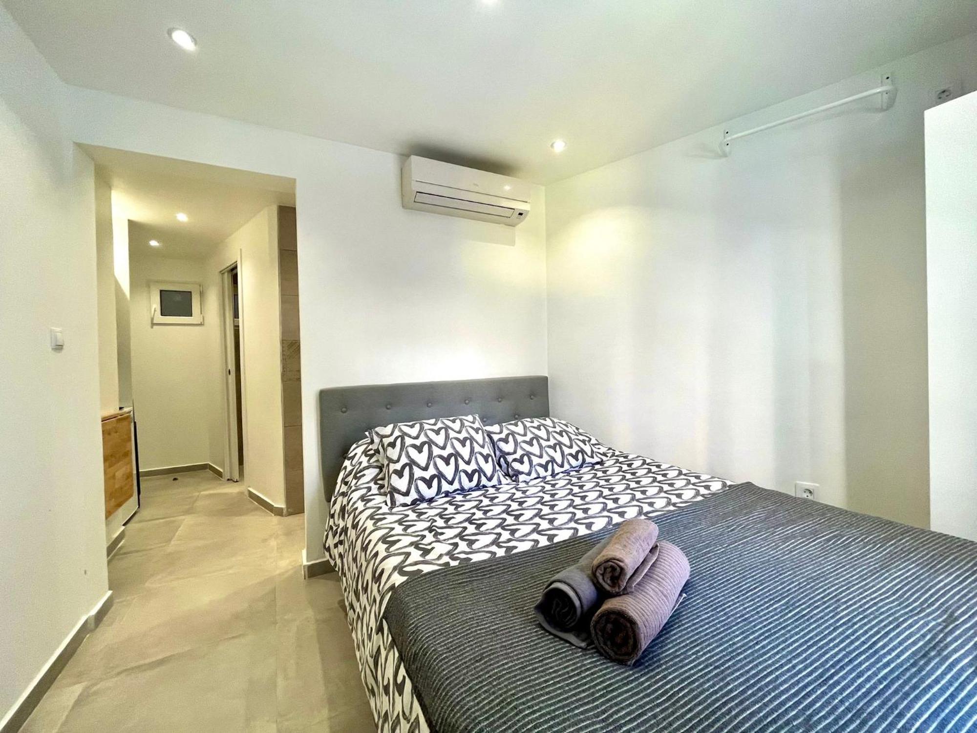 Apartamentos Con Bano Privado Frente Al Metro L5 Barcelona-Hospitalet L'Hospitalet de Llobregat Bagian luar foto