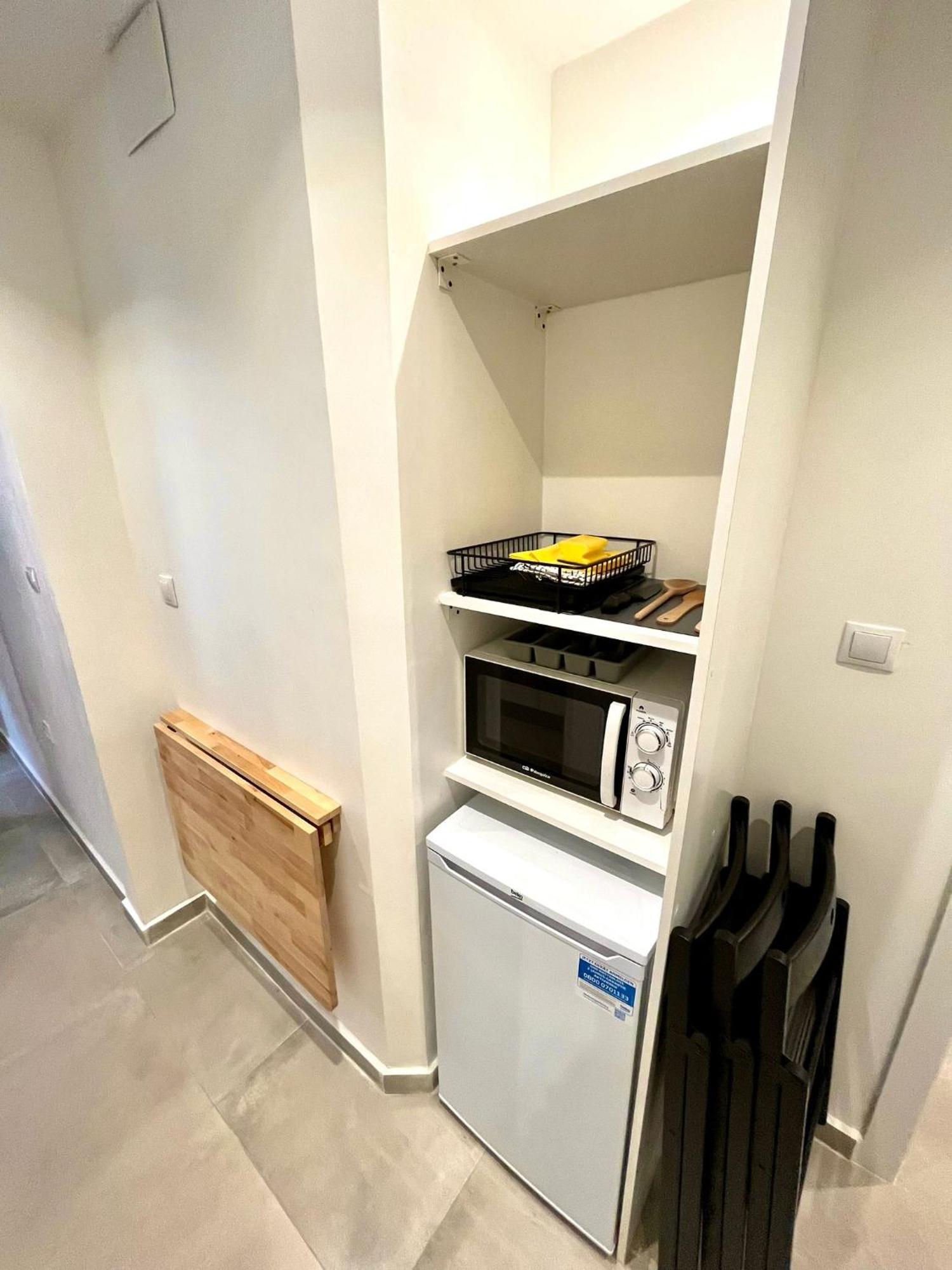 Apartamentos Con Bano Privado Frente Al Metro L5 Barcelona-Hospitalet L'Hospitalet de Llobregat Bagian luar foto