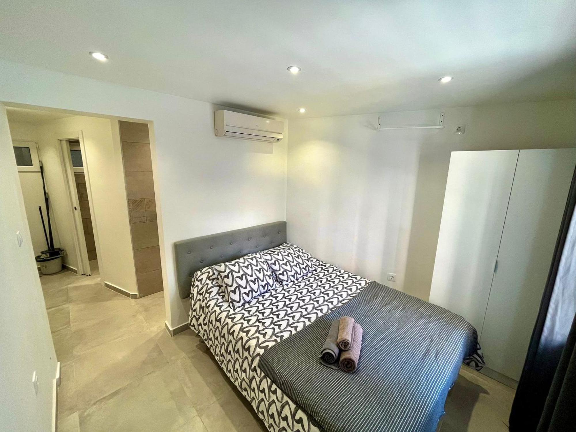 Apartamentos Con Bano Privado Frente Al Metro L5 Barcelona-Hospitalet L'Hospitalet de Llobregat Bagian luar foto